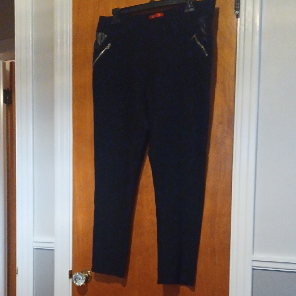 Maze Collection Black Leggings Sz.2X.  Nice Stretch & Knit.
